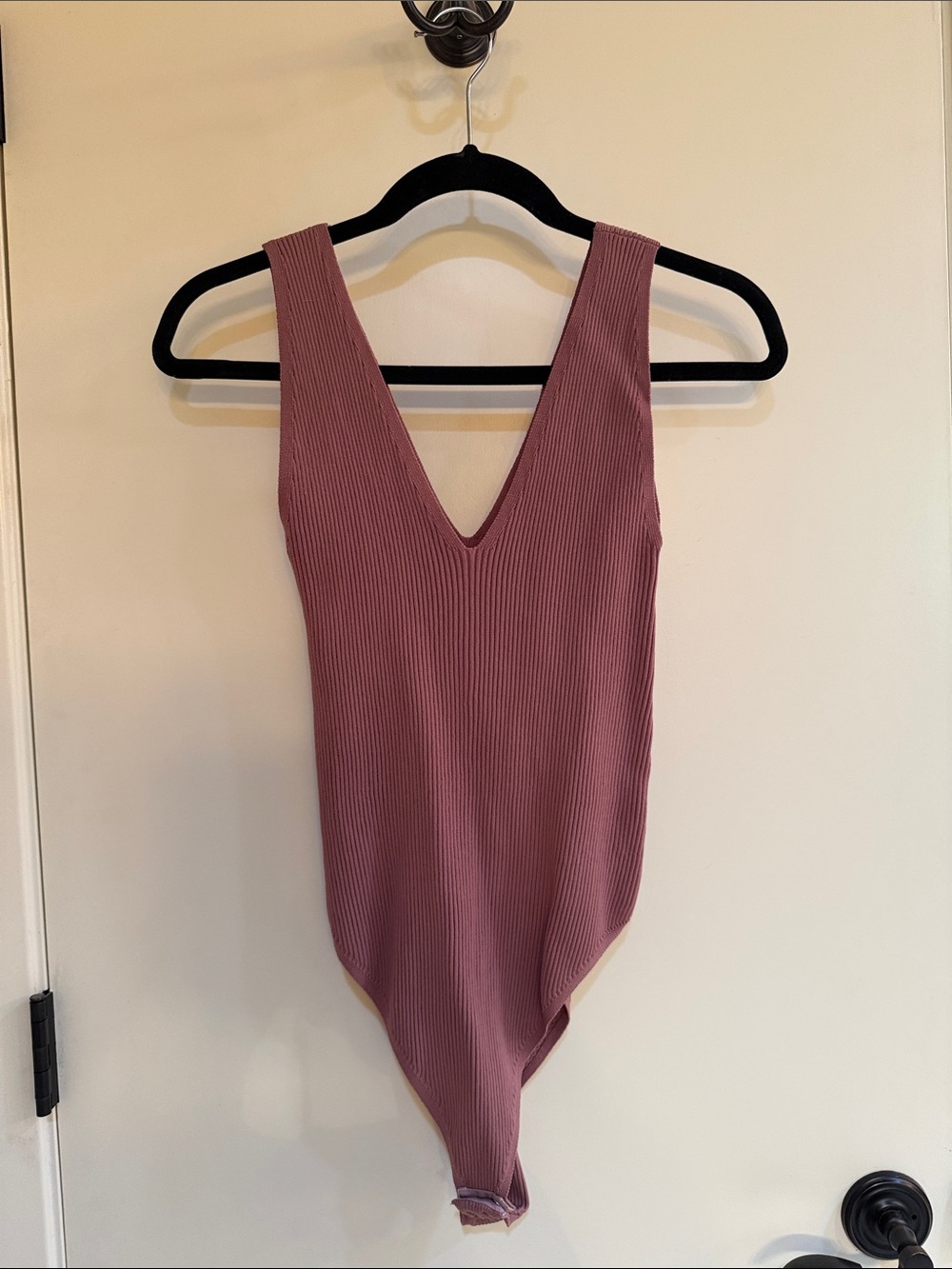 Wishlist Mauve Ribbed V-Neck Bodysuit